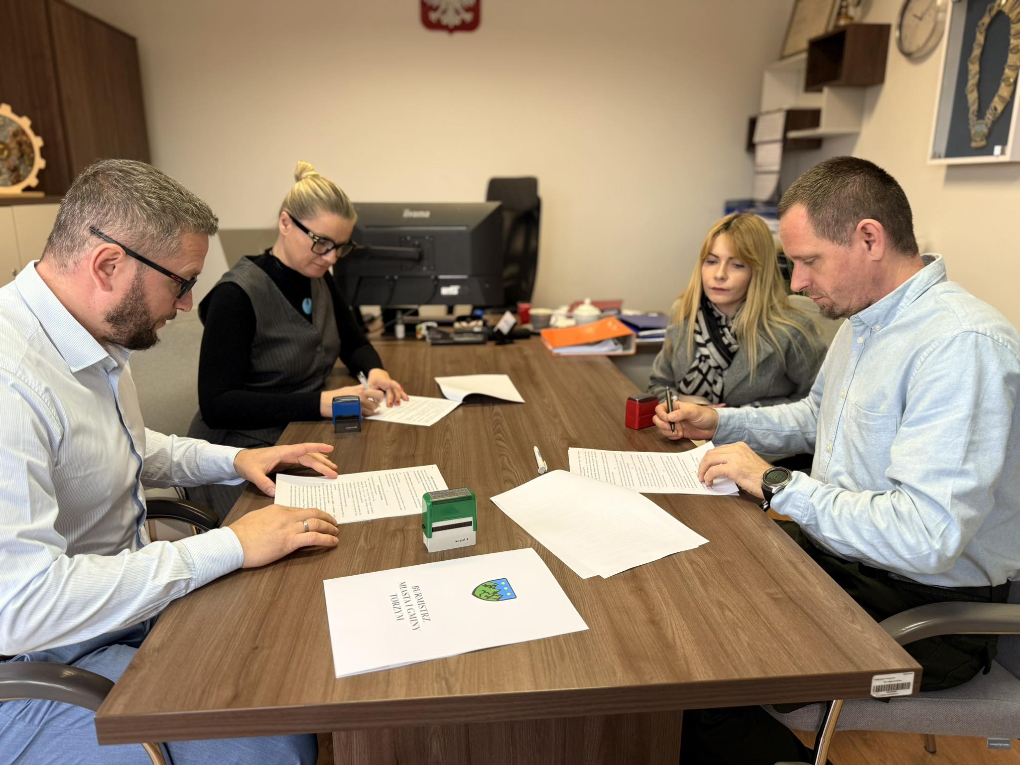 Monitoring miejski w&nbsp;Torzymiu - podpisanie umowy